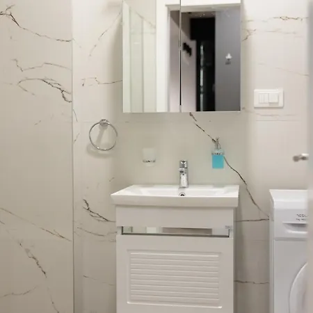 4th Floor Aleksandra East Gate Mall Free Parking Near Old Bazaar 스코페