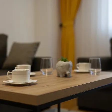 Apartment Aleksandra East Gate Living