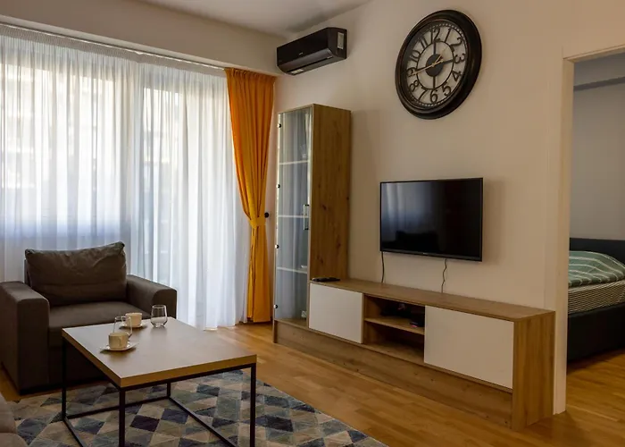 4th Floor Aleksandra East Gate Mall Free Parking Near Old Bazaar Apartment